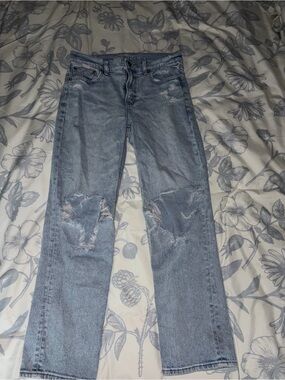 American Eagle Super High Rise Mom Jean Size 6